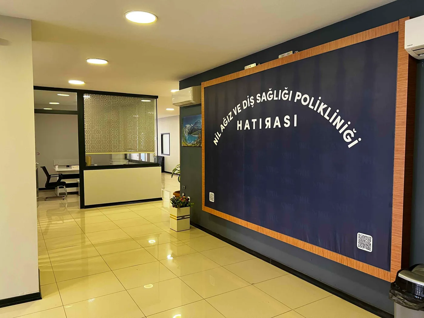 Nil Diş Polikliniği hekim ve hasta görüşmesi