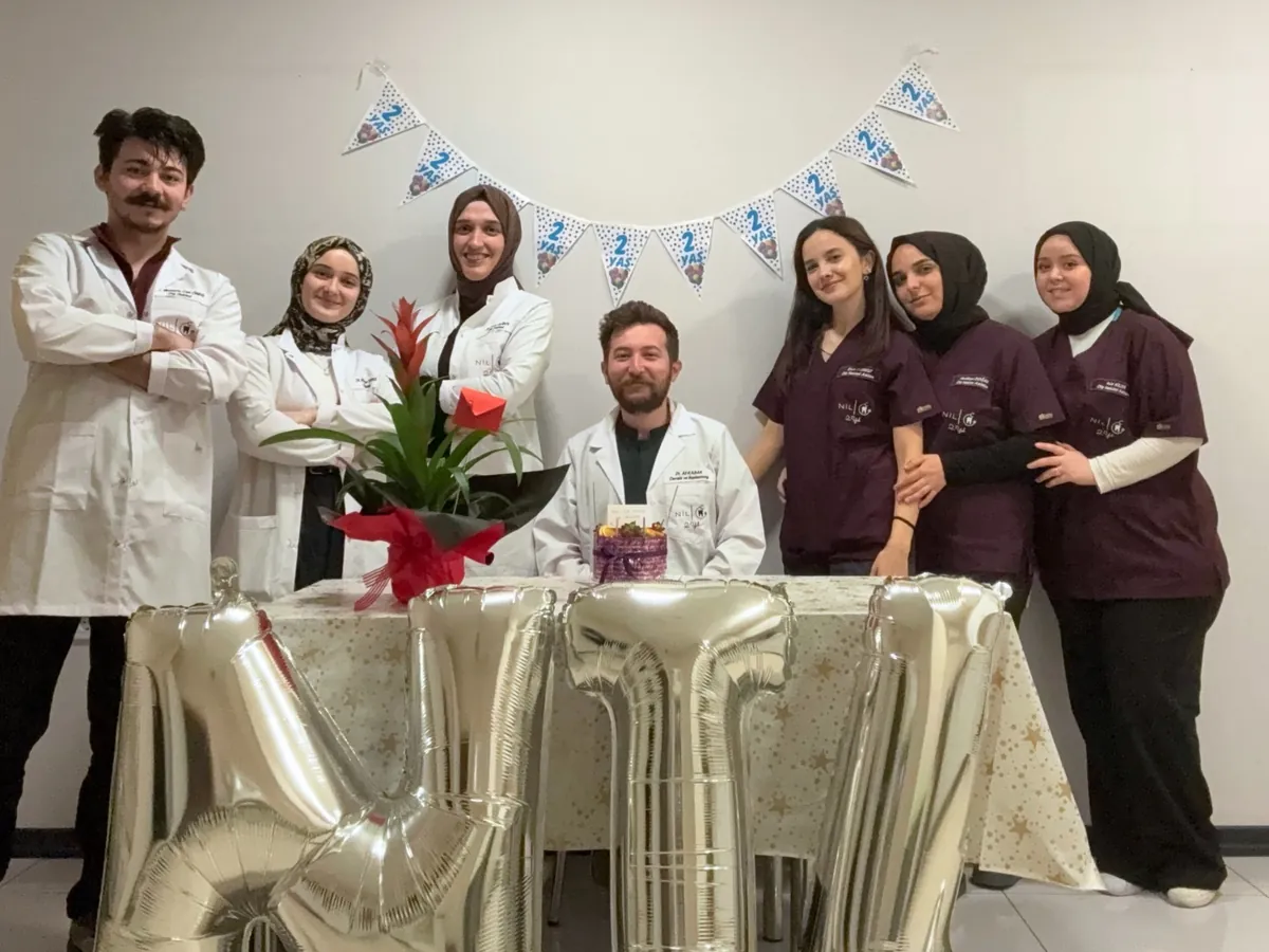 Klinik ekibimiz, polikliniğimizin kuruluş yıl dönümü kutlamasında